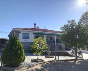 Vista exterior de Casa o xalet de lloguer en Casar de Cáceres amb Aire condicionat, Terrassa i Piscina