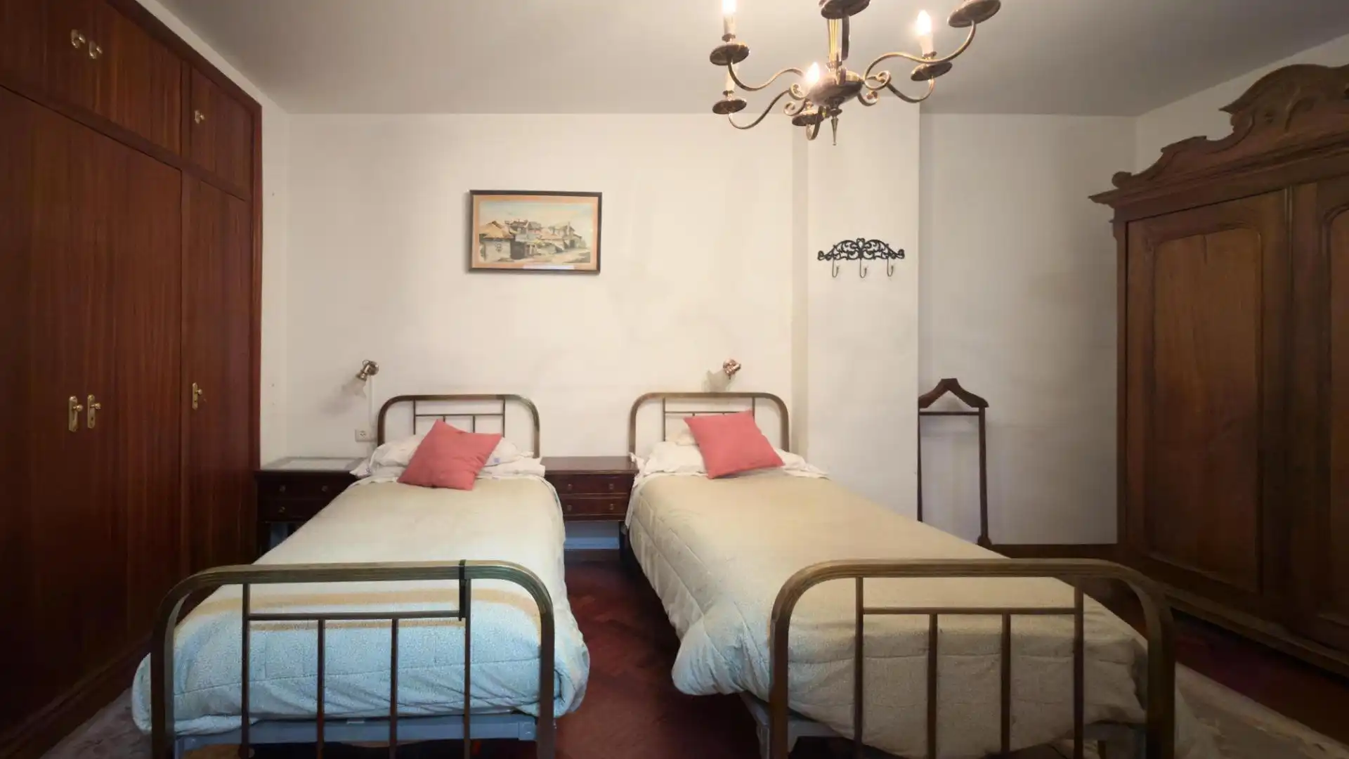 Habitación de Piso en venta en Padrón con Calefacción, Trastero y Amueblado