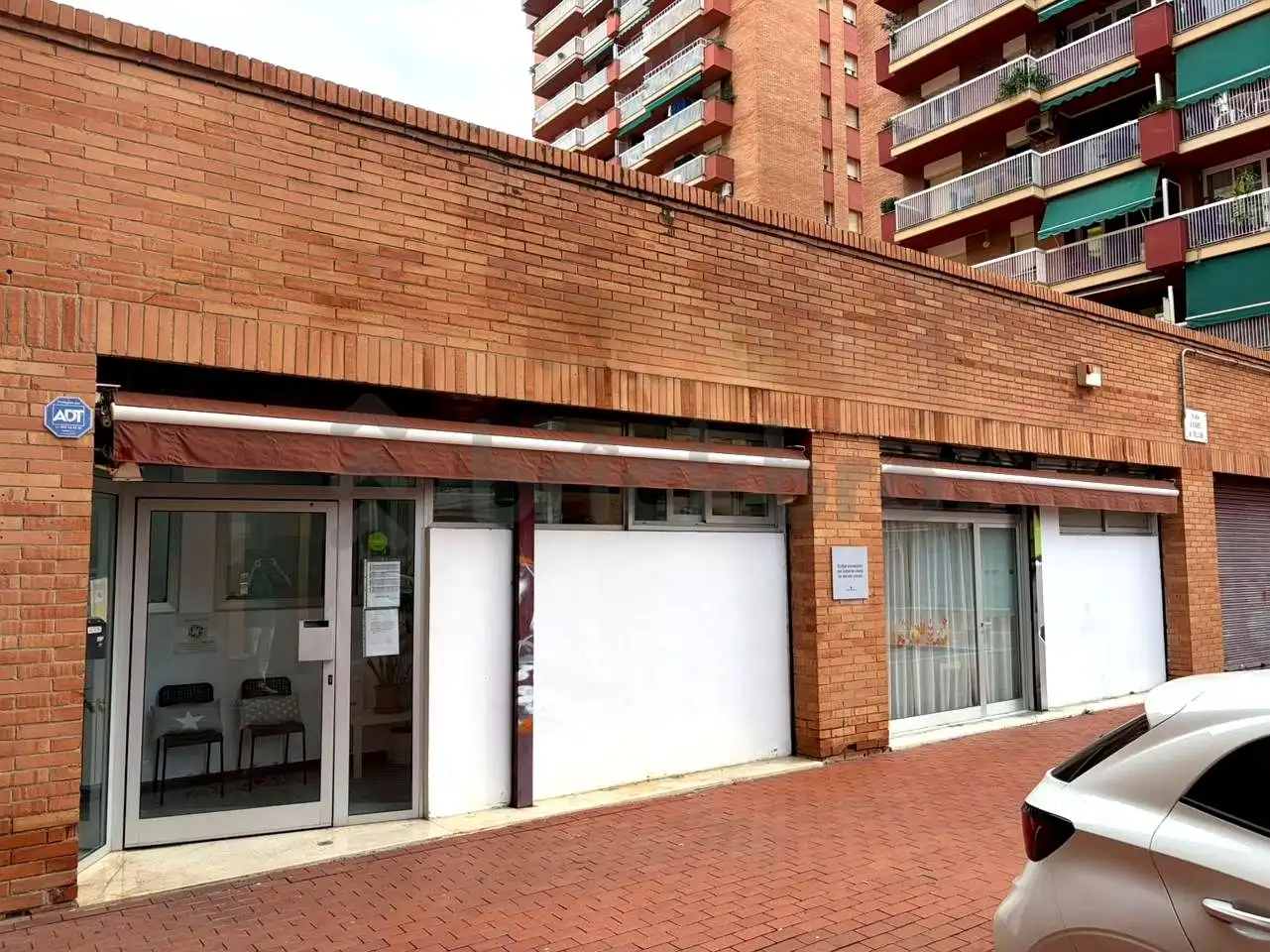 Local comercial en venta en Plaça Isabel Villena, imagen 2
