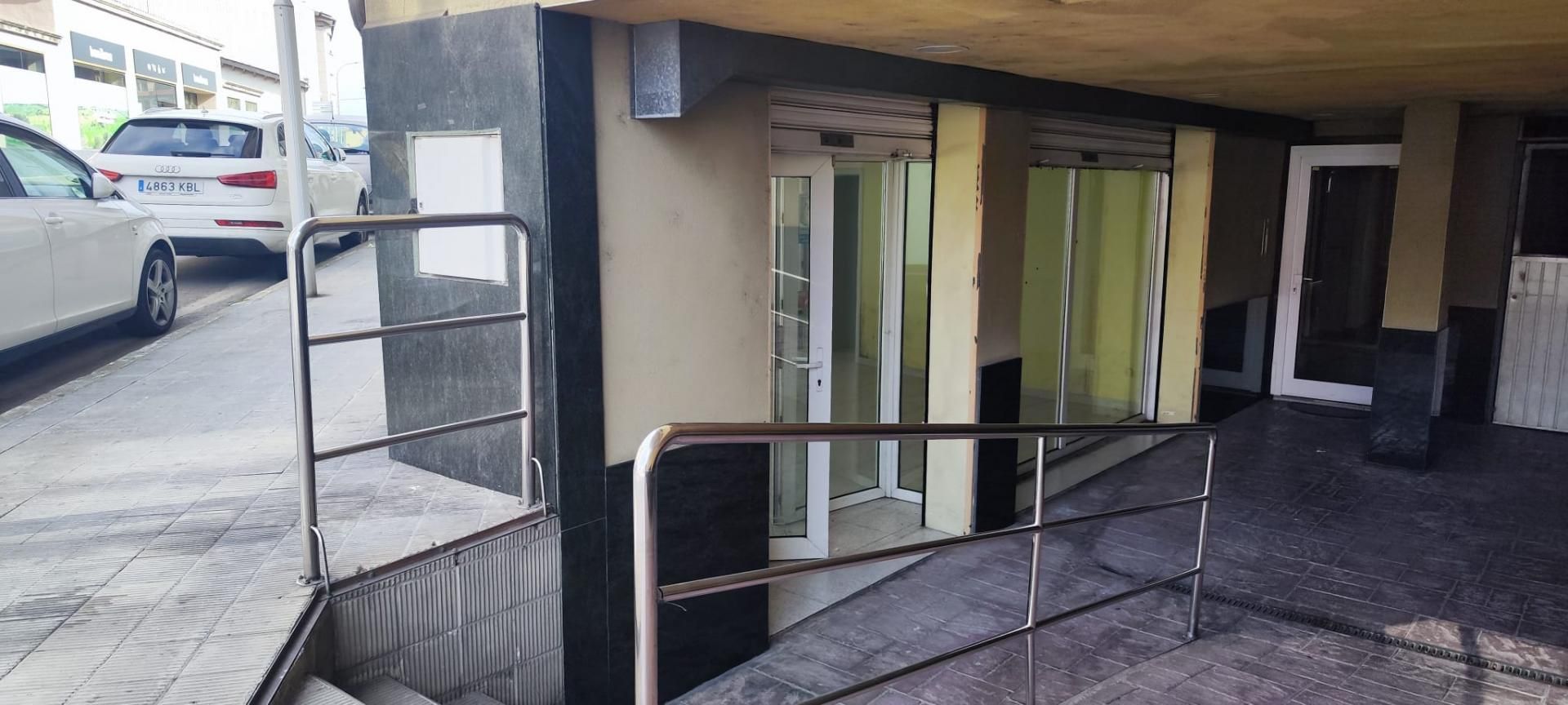 Exterior view of Premises for sale in Roda de Ter