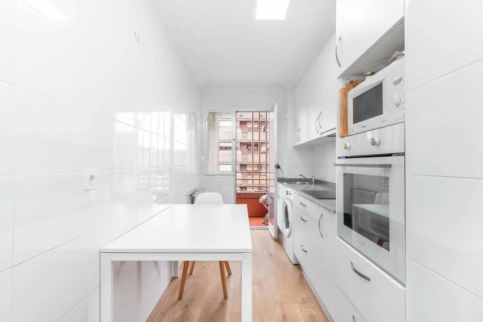 Cuina de Apartament en venda en Oviedo  amb Calefacció, Terrassa i Balcó
