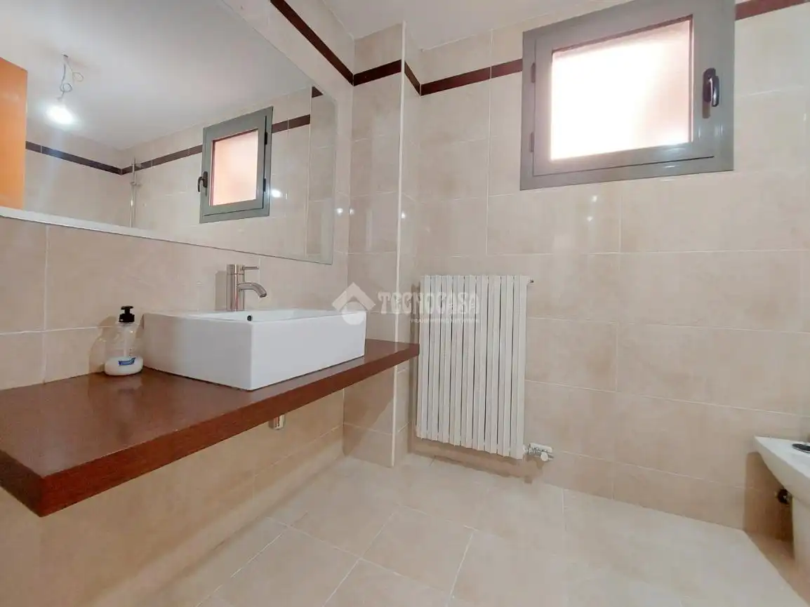 Bany de Pis en venda en Zaragoza amb Aire condicionat, Calefacció i Terrassa