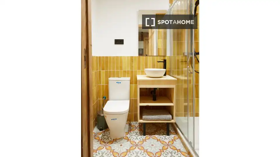 Baño de Piso de alquiler en Barcelona con Aire acondicionado, Calefacción y Amueblado