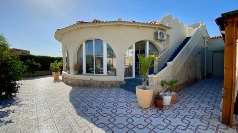 Chalet independiente con chalet de invitados, piscina y garajes a 2 minutos del centro de Quesada Ubicada a pocos pasos del centro, imatge 3