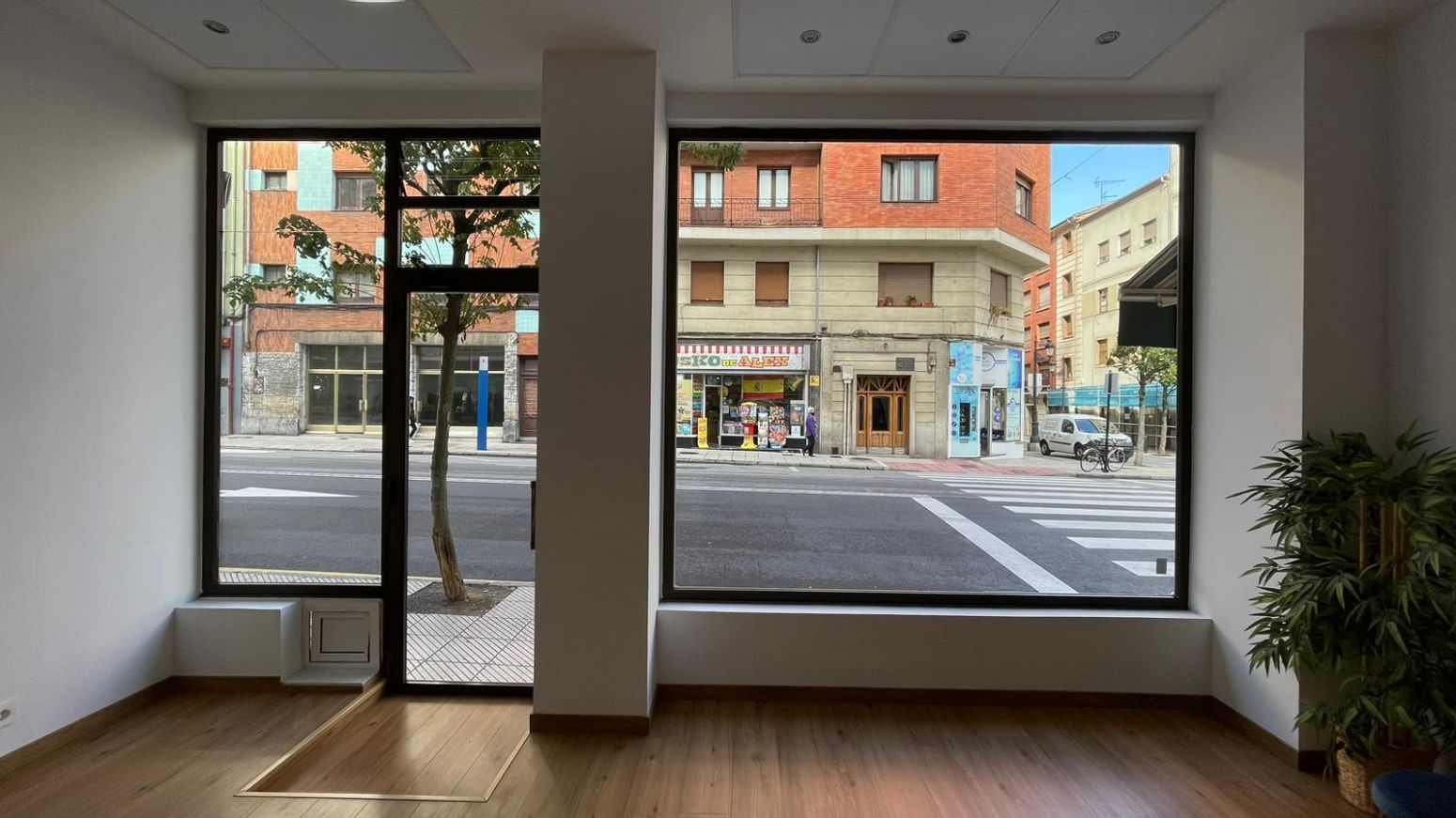 Exterior view of Premises to rent in Oviedo 