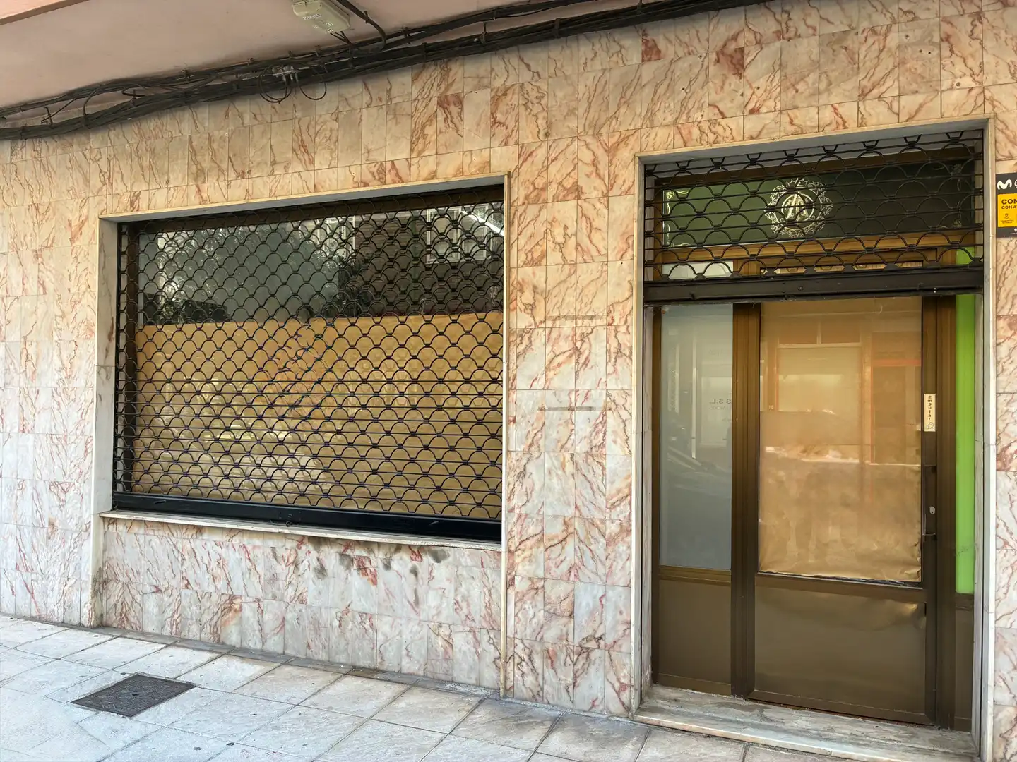 Local comercial de lloguer a Rúa Maruja Mallo 21