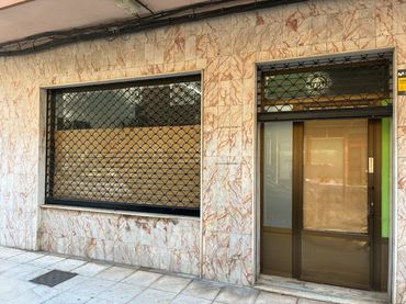 Local comercial en alquiler en Rúa Maruja Mallo 21