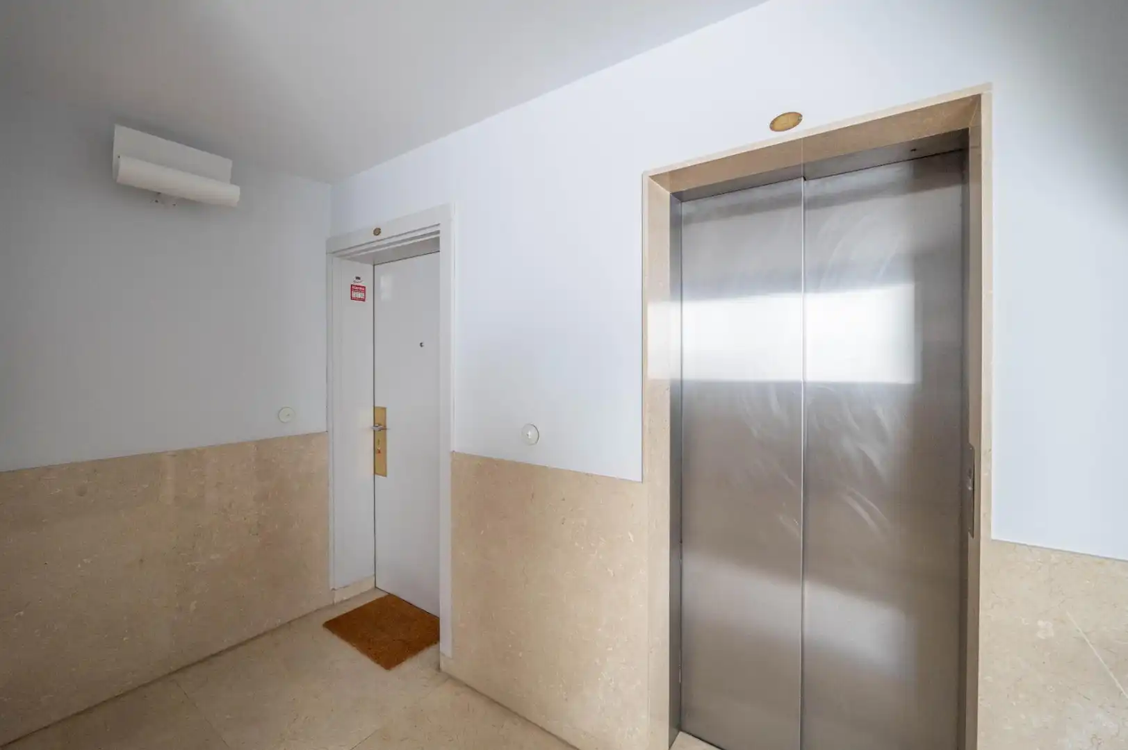 Piso en venta en Granada con Calefacción, Parquet y Alarma