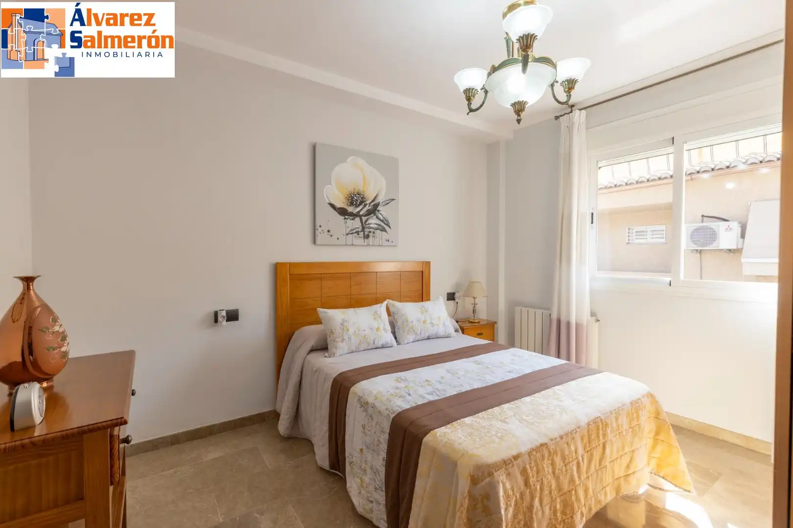 Schlafzimmer von Einfamilien-Reihenhaus zum Verkauf in Armilla mit Heizung