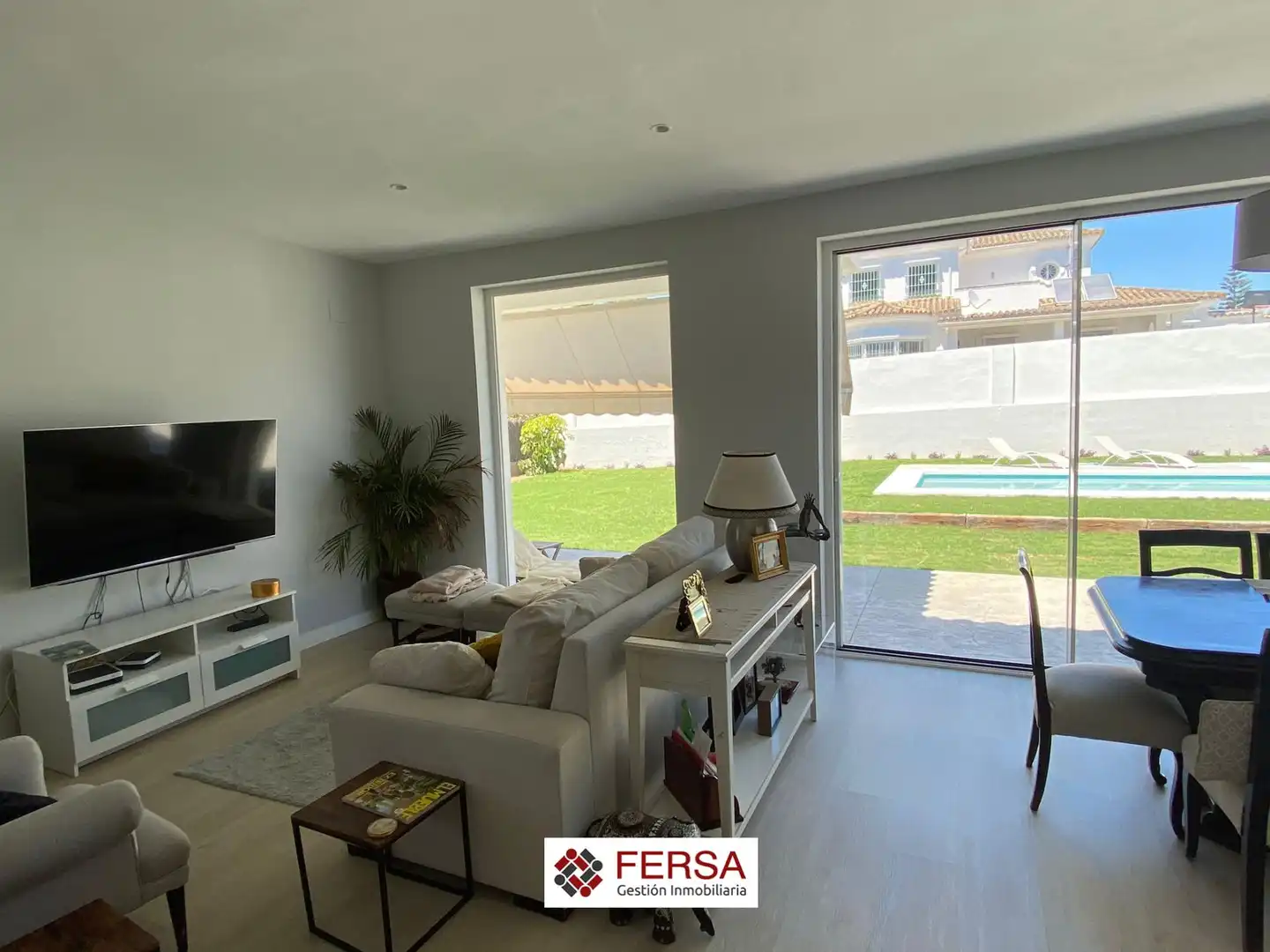 Living room of Houses for sale in El Puerto de Santa María  with Air Conditioner, Heating and Private garden
