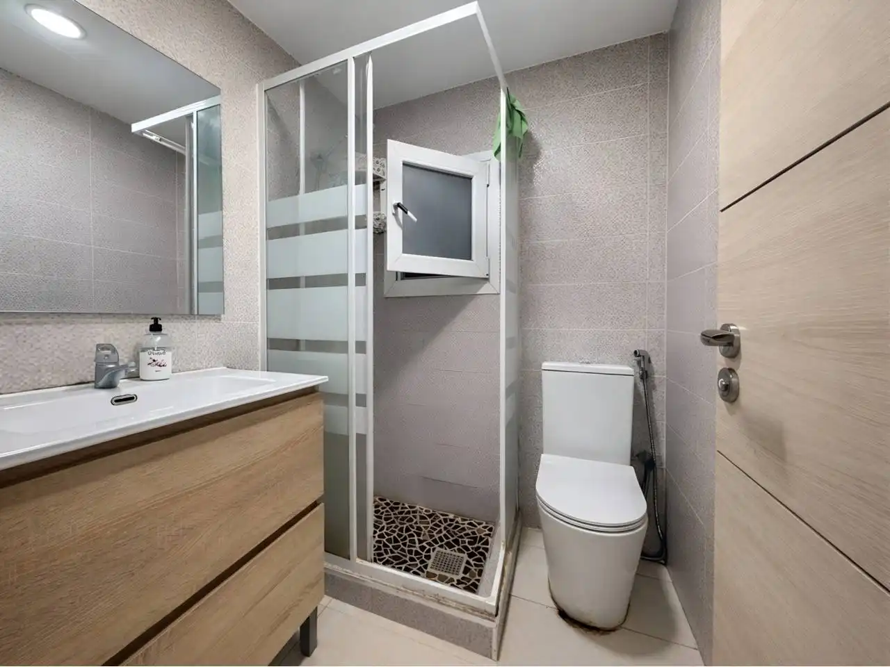 Bathroom of Flat for sale in Santa Coloma de Gramenet
