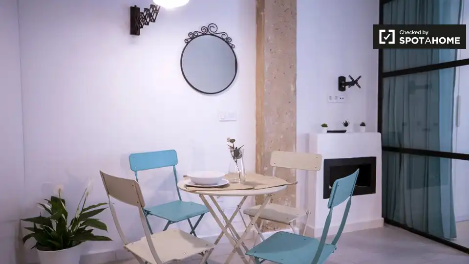 Dining room of Flat for rent in Valencia  with Air Conditioner, Heating and Furnished