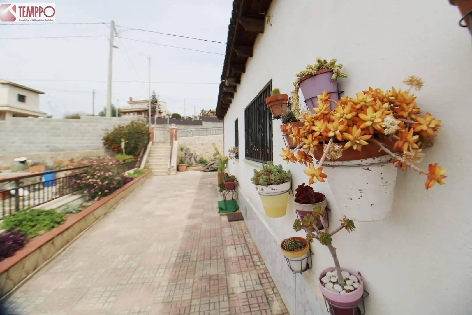 Vista exterior de Casa o xalet en venda en La Bisbal del Penedès amb Calefacció, Jardí privat i Terrassa