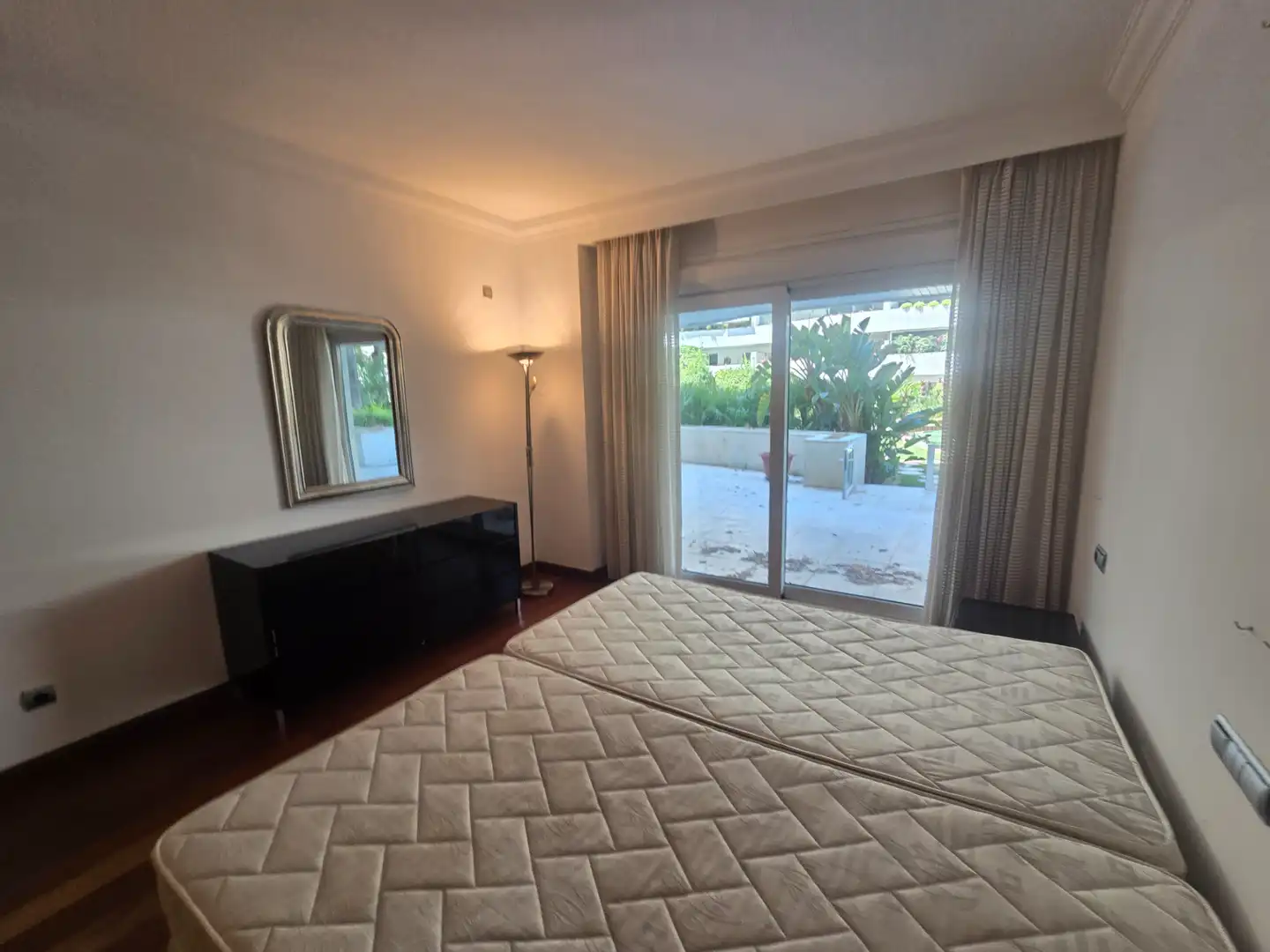 Dormitori de Apartament en venda en Marbella amb Aire condicionat, Calefacció i Jardí privat