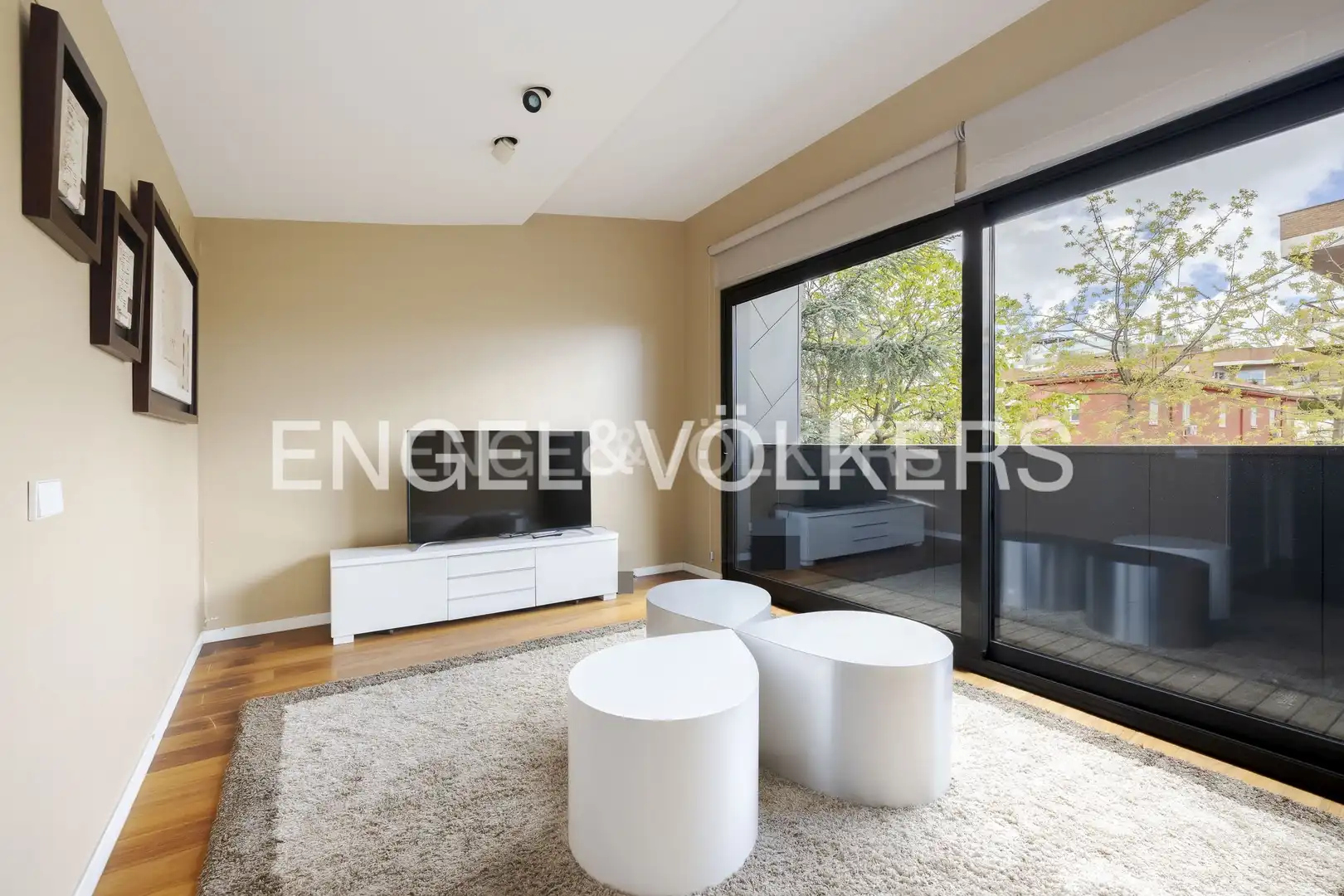 Living room of Houses for sale in Madrid  with Air Conditioner, Heating and Terrace