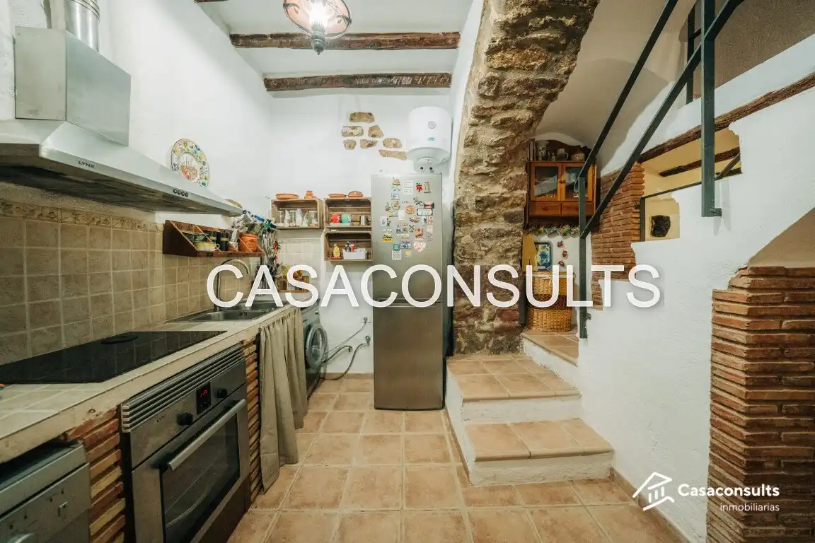 Cuina de Casa o xalet en venda en Vilafamés amb Calefacció, Terrassa i Moblat