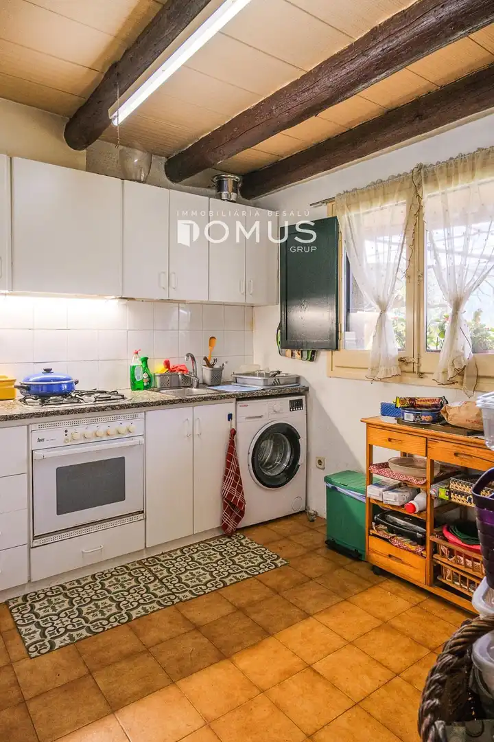 Cocina de Finca rústica en venta en Besalú con Jardín privado