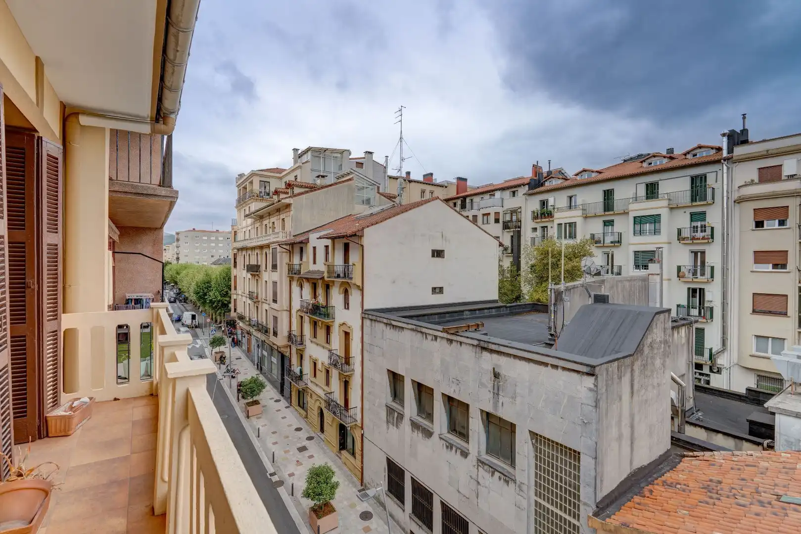 Vista exterior de Piso en venta en Irun  con Calefacción, Trastero y Amueblado