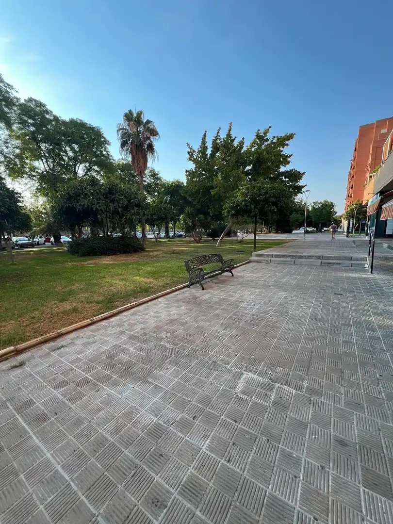 Terraza de Piso de alquiler en Sevilla con Aire acondicionado, Amueblado y Piscina comunitaria