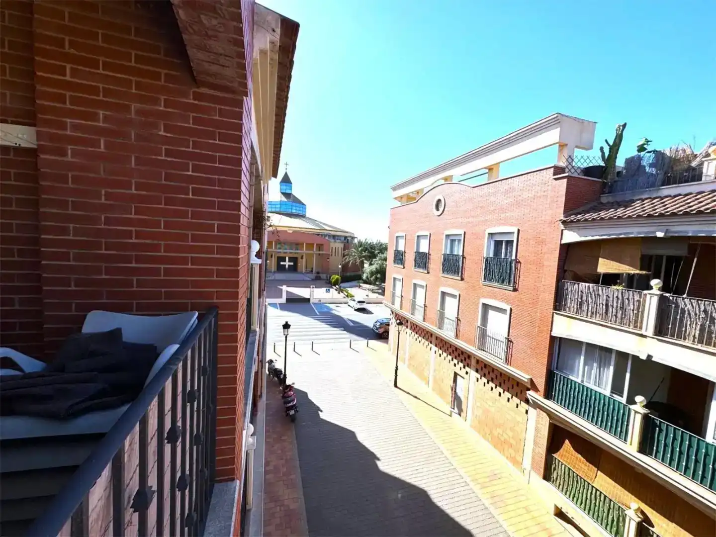 Vista exterior de Pis en venda en San Pedro del Pinatar amb Aire condicionat, Piscina i Balcó