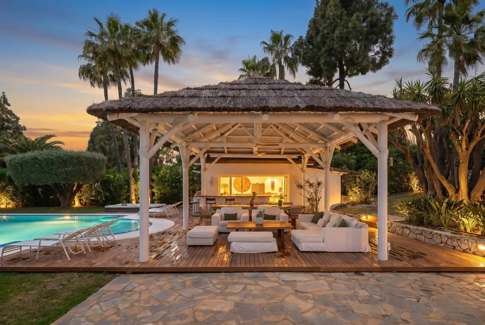 Terrasse von Haus oder Chalet zum Verkauf in Marbella mit Klimaanlage, Privatgarten und Terrasse