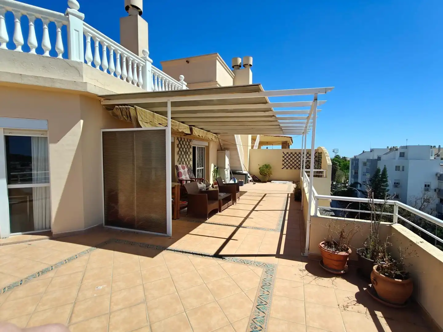 Terrassa de Àtic de lloguer en Benalmádena amb Aire condicionat, Jardí privat i Moblat