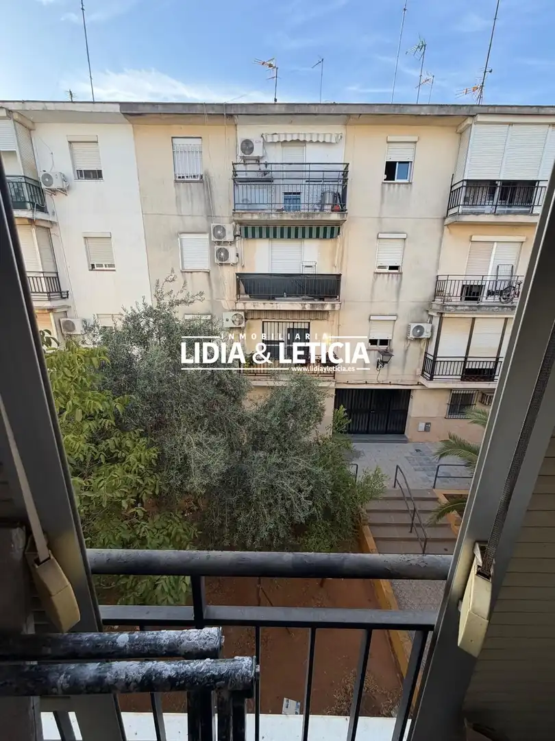 Vista exterior de Piso en venta en Alcalá de Guadaira