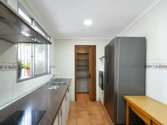 Cuina de Casa o xalet en venda en Paterna amb Jardí privat i Terrassa