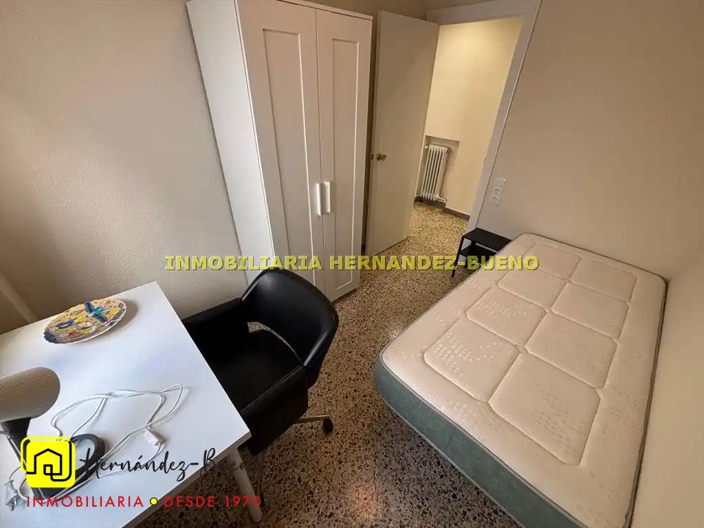 Schlafzimmer von Wohnung zur Miete in Salamanca mit Heizung, Möbliert und Balkon
