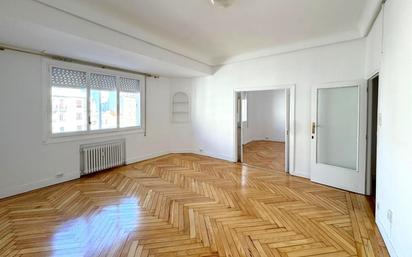 Living room of Flat for sale in  Madrid Capital  with Air Conditioner, Heating and Terrace