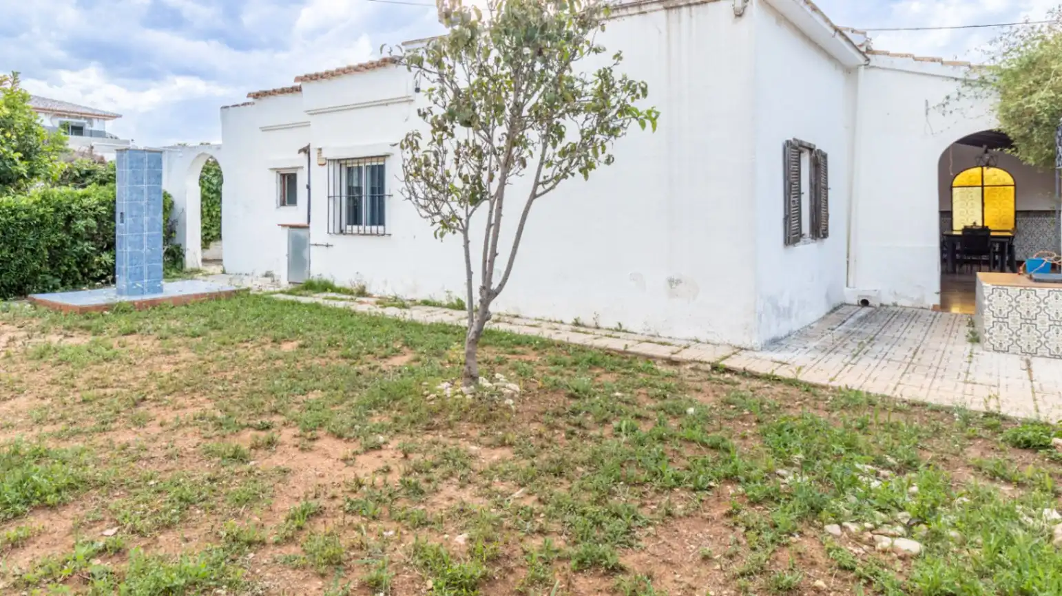 Außenansicht von Haus oder Chalet zum Verkauf in Dénia mit Privatgarten, Terrasse und Abstellraum