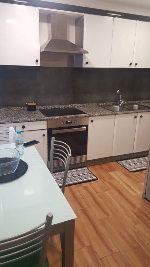 Cocina de Piso de alquiler en Pontevedra Capital  con Calefacción, Amueblado y Horno