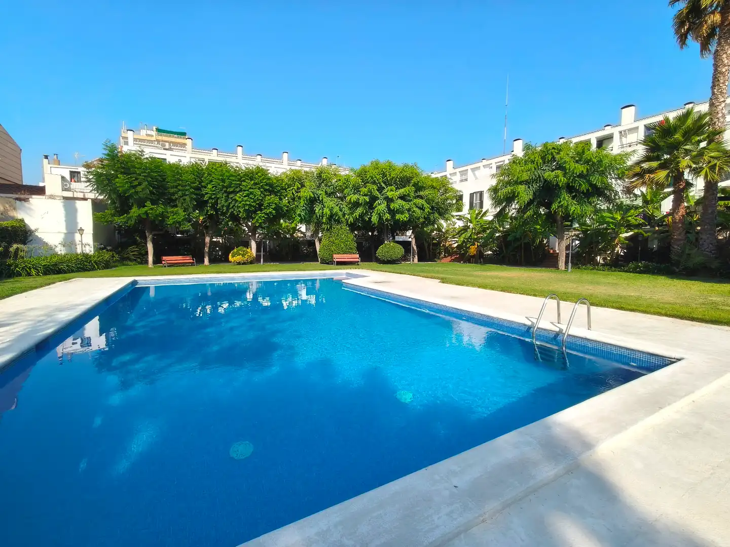 Piscina de Casa adosada en venta en Calella con Aire acondicionado, Calefacción y Parquet