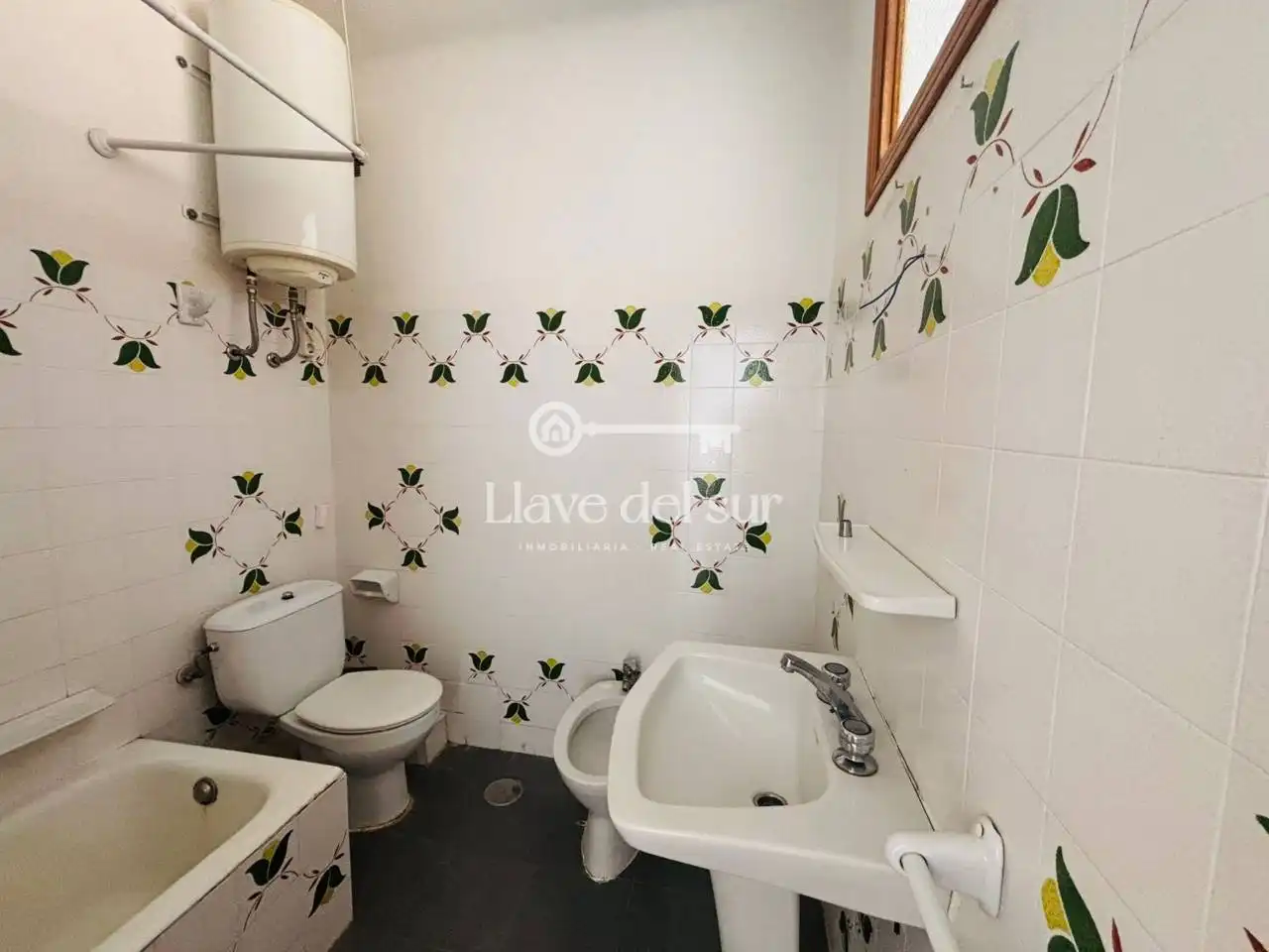 Baño de Piso en venta en Águilas con Balcón