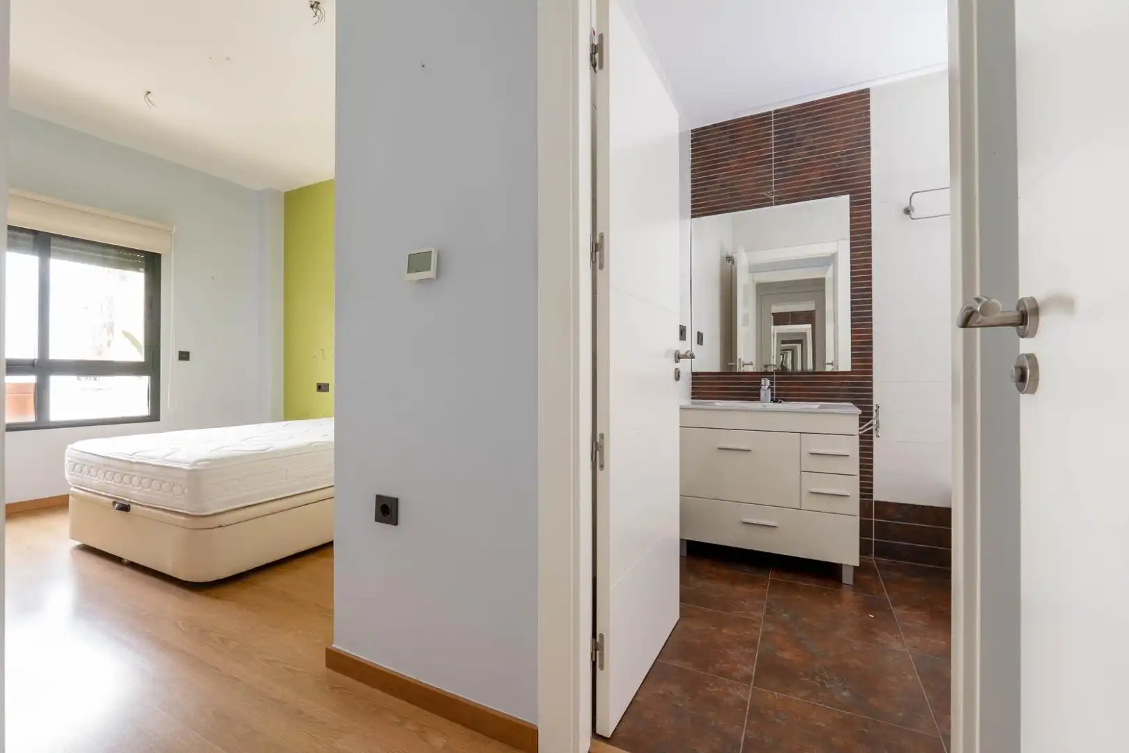 Habitación de Piso en venta en Motril con Terraza y Piscina comunitaria