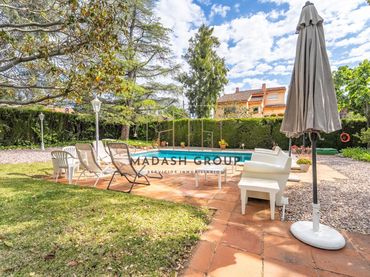 Casa con balcón en venta en Carrer GARRAF