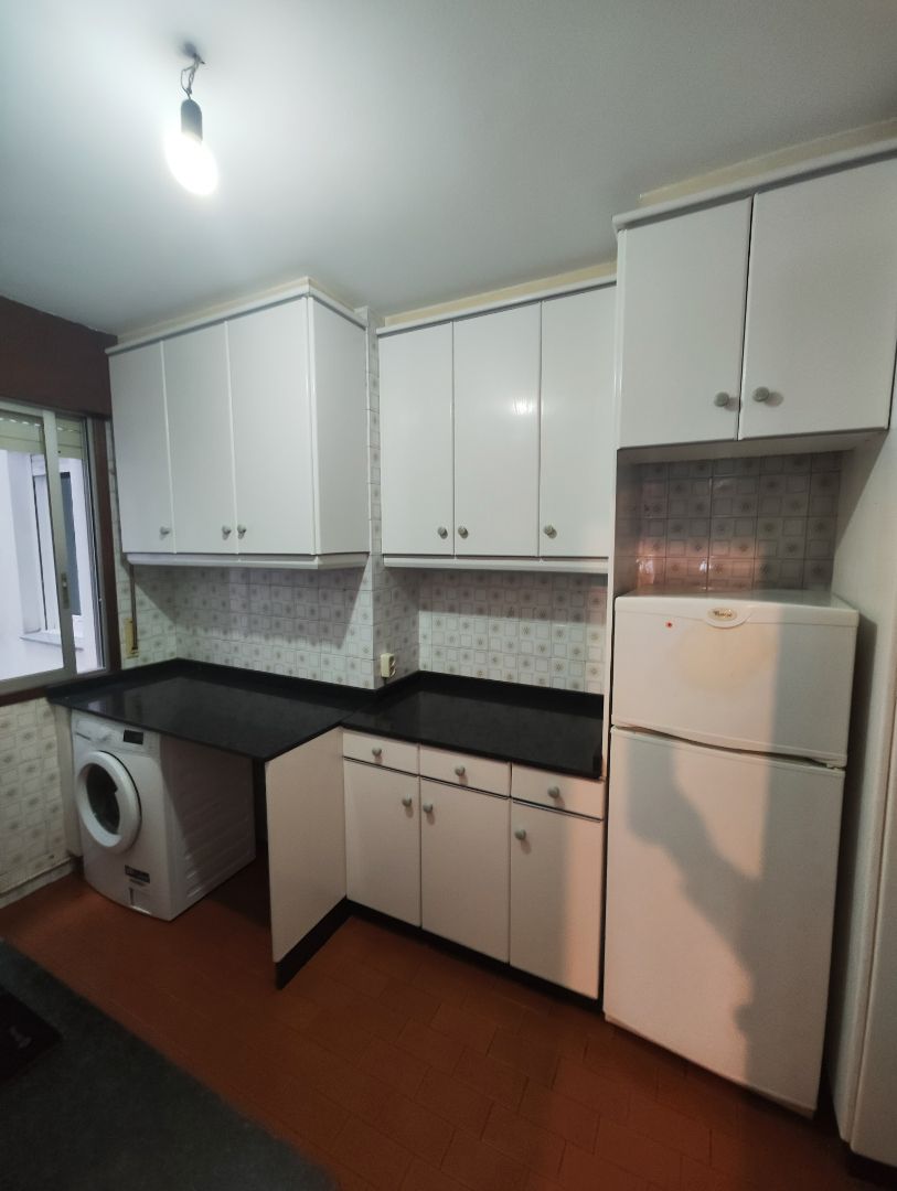 Cuina de Apartament de lloguer en Santiago de Compostela  amb Calefacció, Parquet i Forn