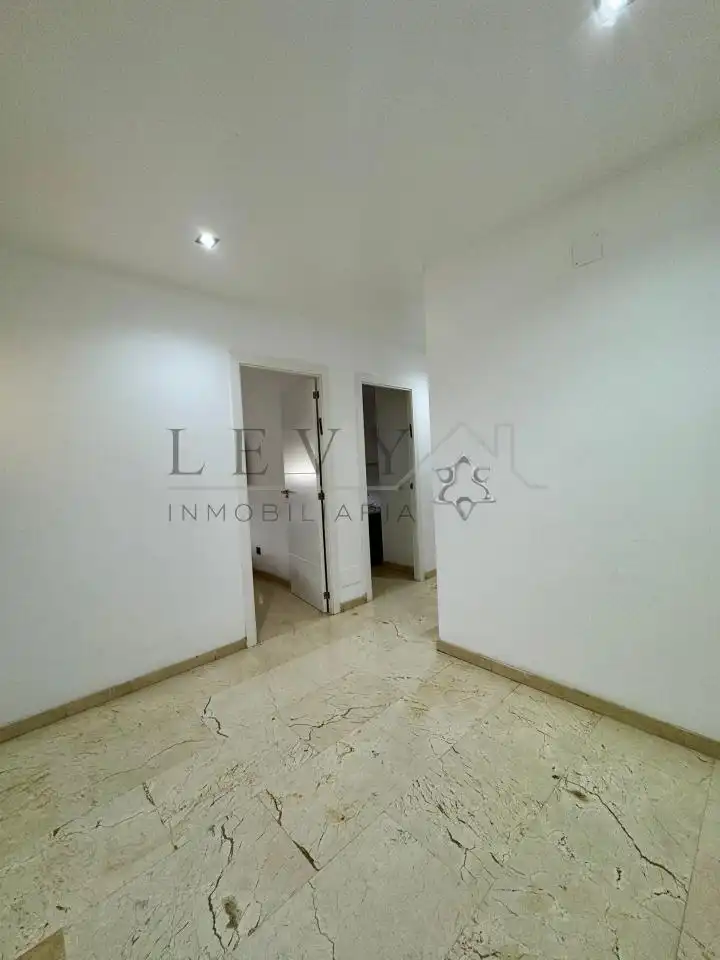 Habitación de Apartamento en venta en Marbella con Aire acondicionado, Calefacción y Terraza