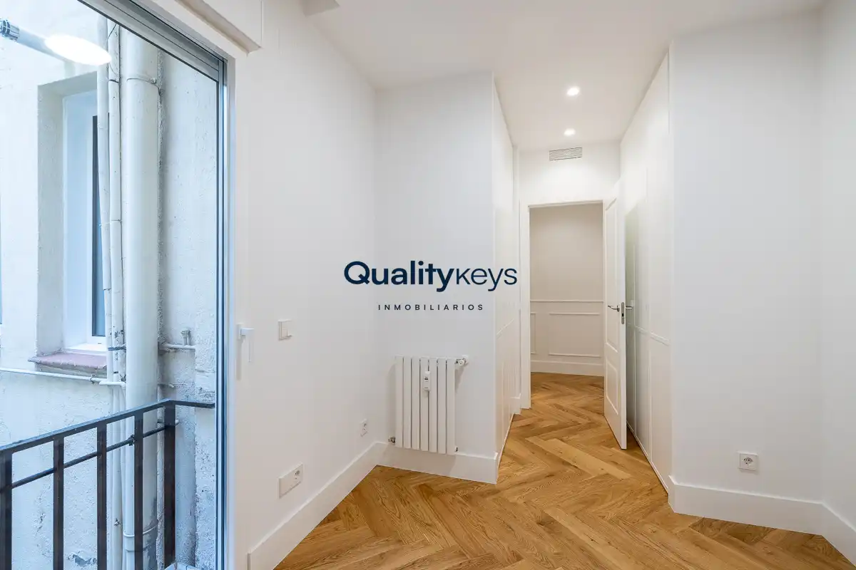 Flat for sale in Madrid  with Air Conditioner, Heating and Storage room