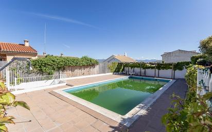 Piscina de Casa adosada en venda en Monachil amb Calefacció, Parquet i Terrassa