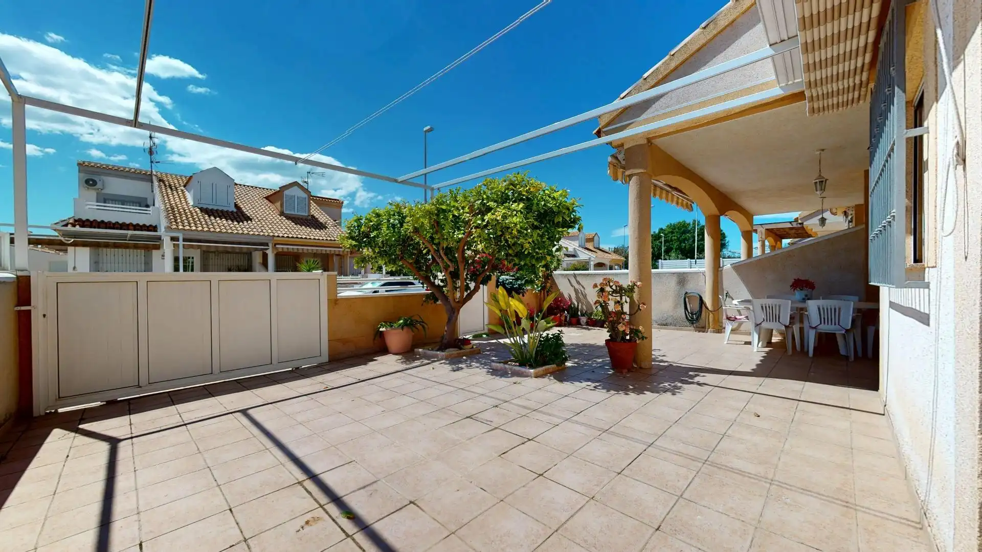 Vista exterior de Casa adosada en venta en Pilar de la Horadada con Aire acondicionado, Jardín privado y Terraza