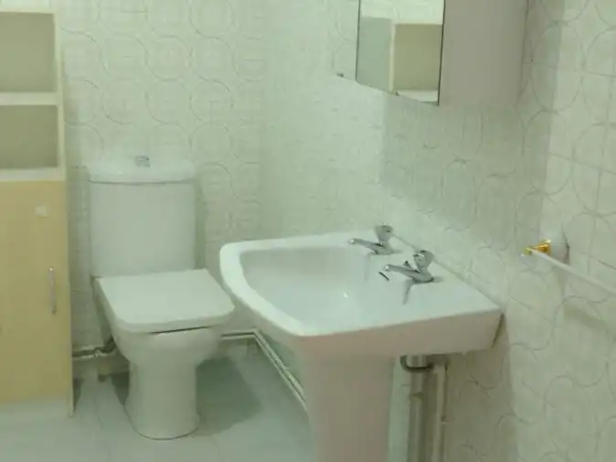 Badezimmer von Wohnung zur Miete in Narón mit Parkett, Terrasse und Ofen