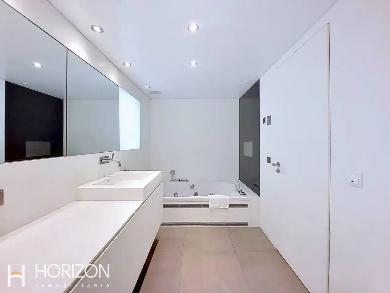 Badezimmer von Wohnungen zum Verkauf in Tossa de Mar mit Klimaanlage, Heizung und Terrasse
