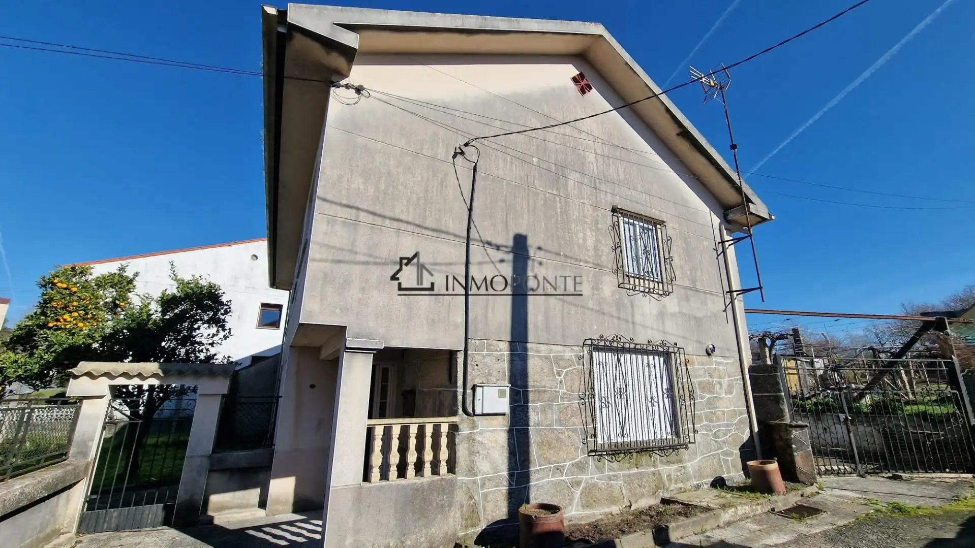 Vista exterior de Casa o xalet en venda en Pontevedra Capital  amb Jardí privat