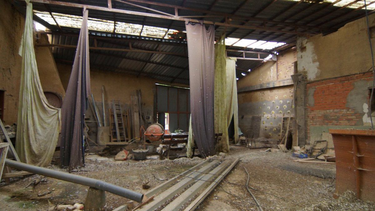Industrial buildings for sale in Algodre