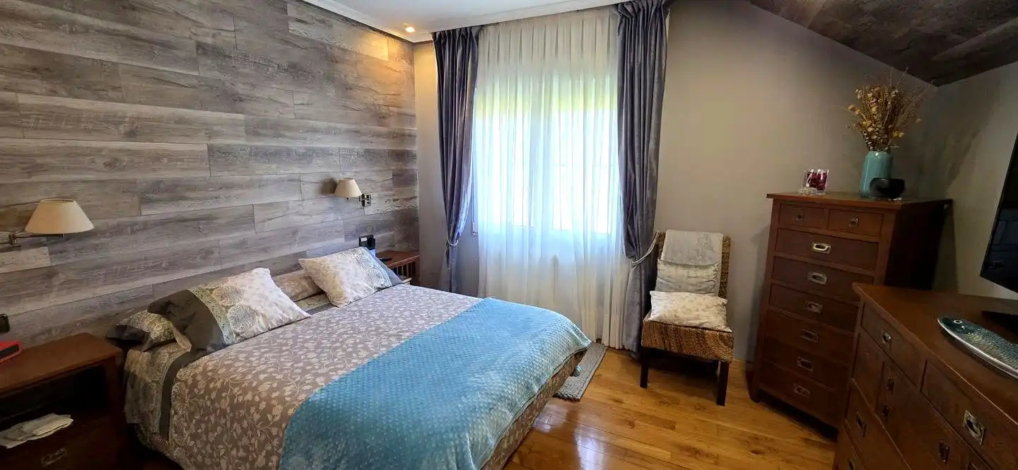 Bedroom of Houses for sale in Valdés - Luarca  with Heating, Private garden and Parquet flooring