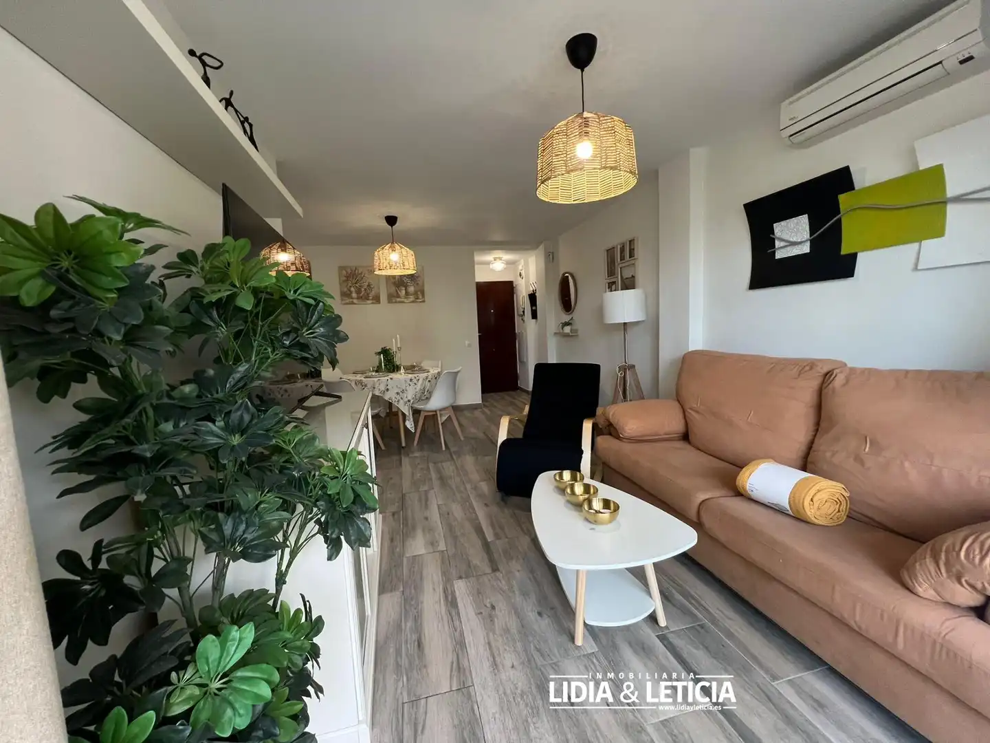 Sala de estar de Piso en venta en Alcalá de Guadaira con Aire acondicionado, Calefacción y Parquet