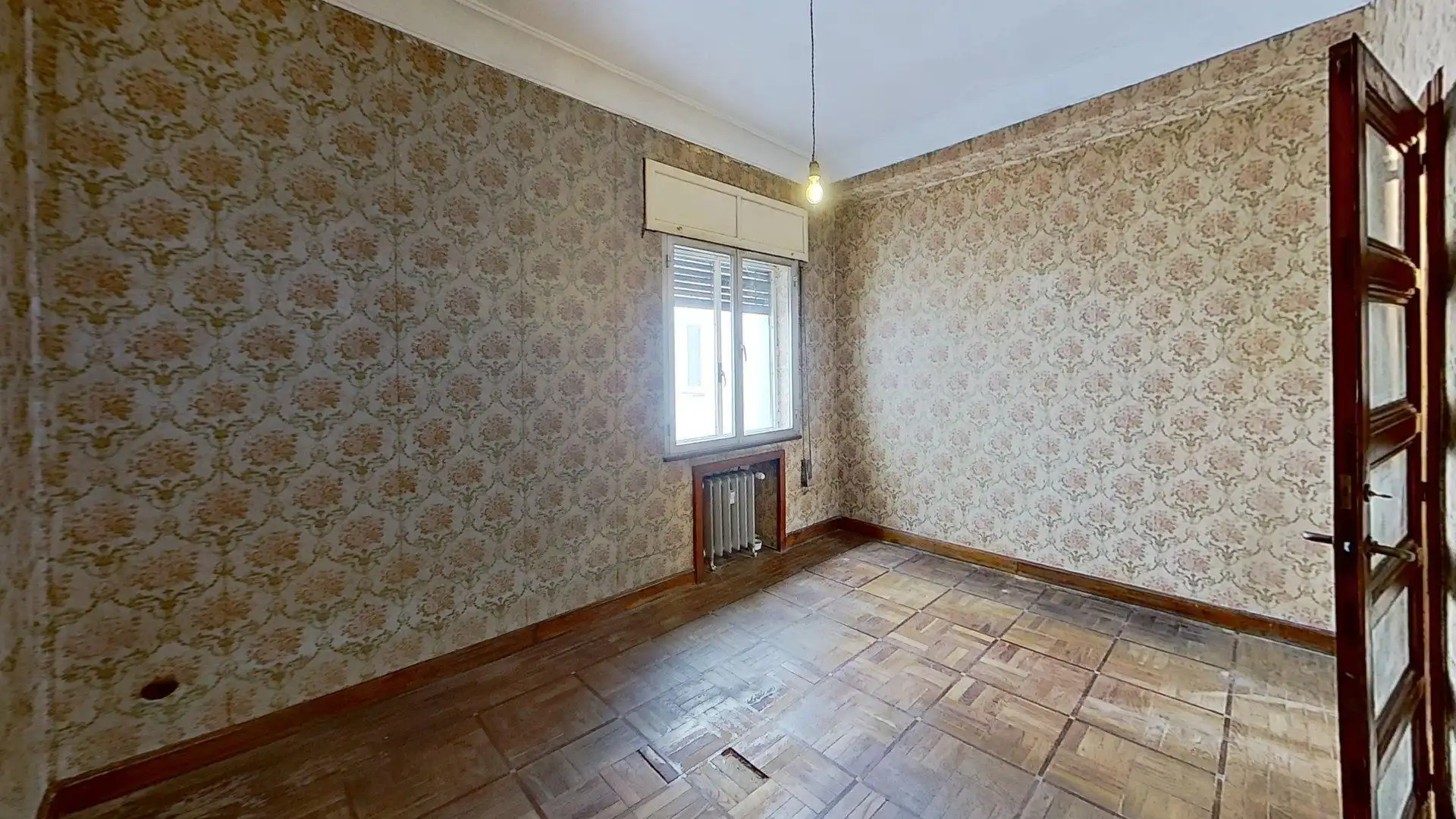 Habitación de Piso en venta en Oviedo  con Calefacción