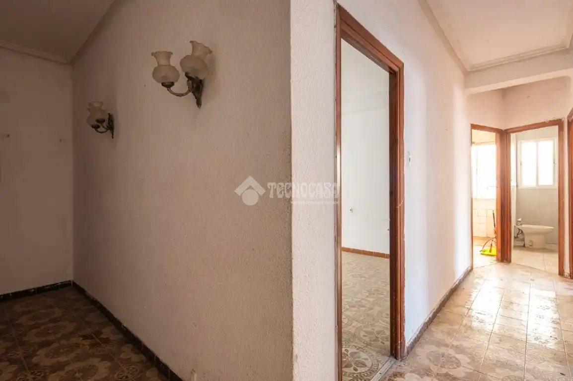 Piso en venta en Granada con Balcón