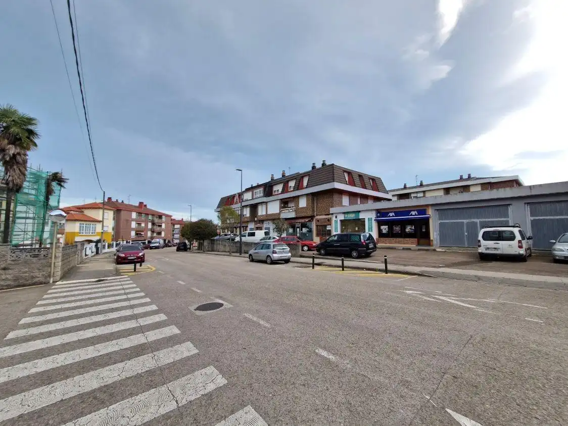 Vista exterior de Local en venta en Torrelavega 